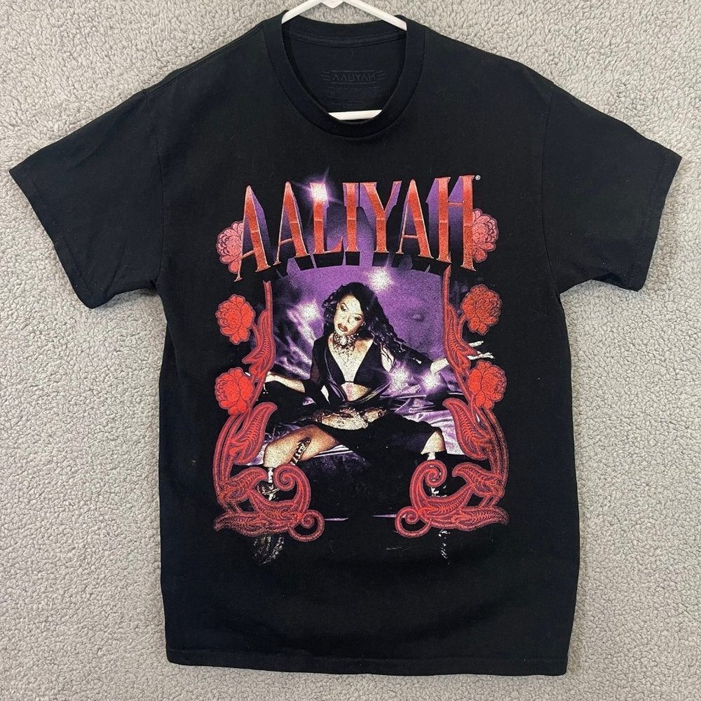 Aaliyah T-shirt‎ Women’s Medium Black Short Sleeve Shirt
